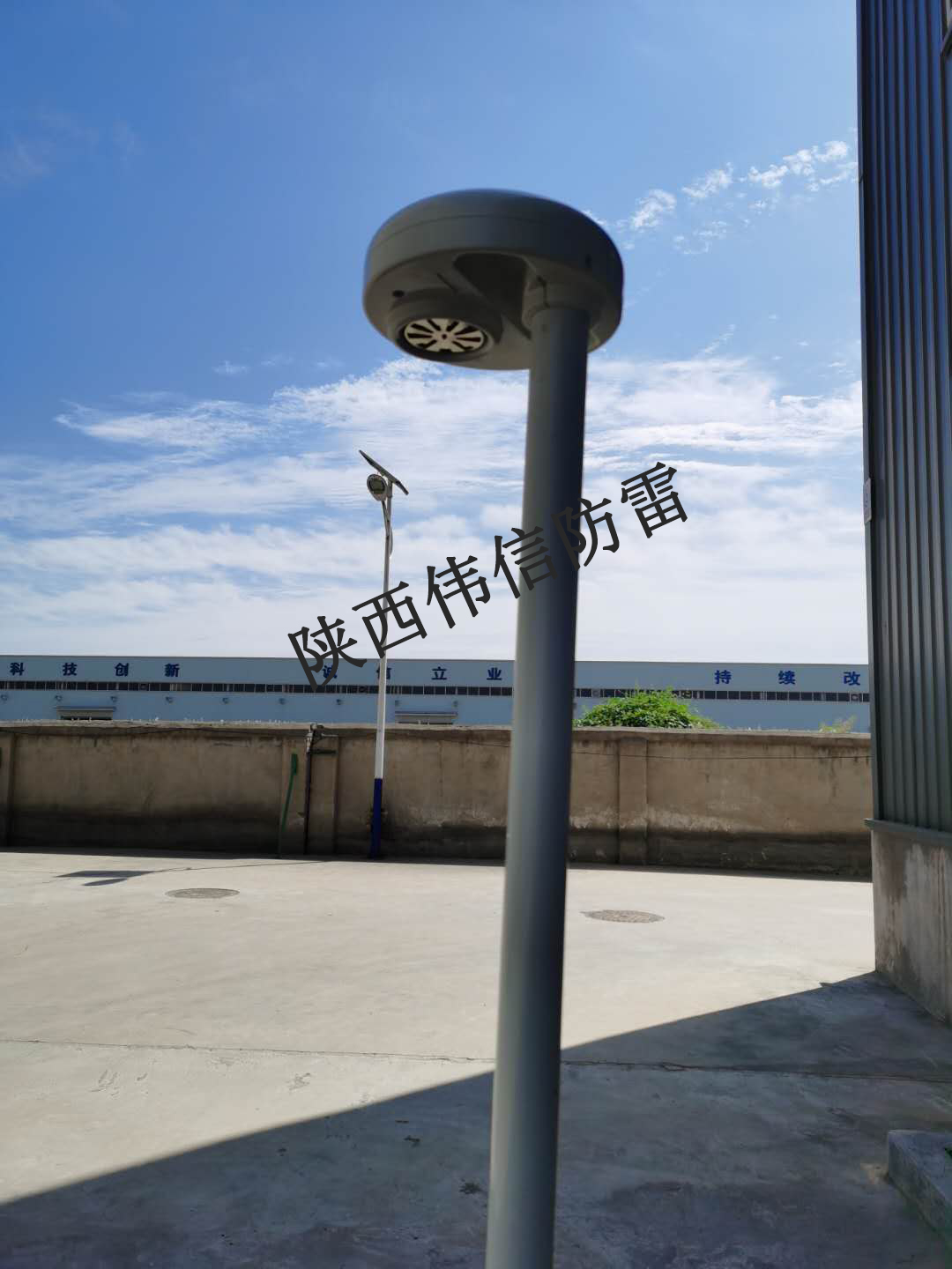 智能雷電預(yù)警系統(tǒng)現(xiàn)場(chǎng)圖4