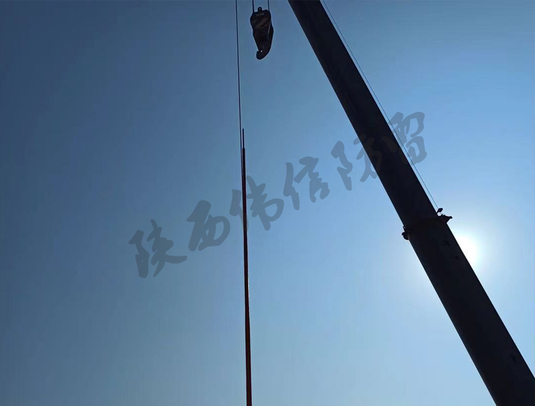 湖北花湖機場玻璃鋼避雷針安裝現(xiàn)場3