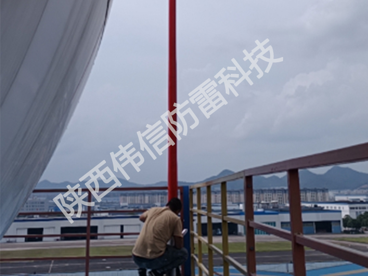 12米玻璃鋼避雷針，衛(wèi)星通訊站避雷針產(chǎn)品展示一